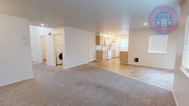 Building Photo - Two Level Cascadia Village Home with Backyard