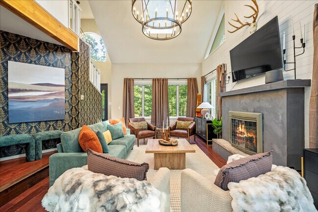 Building Photo - 1825 Jennifer Dr