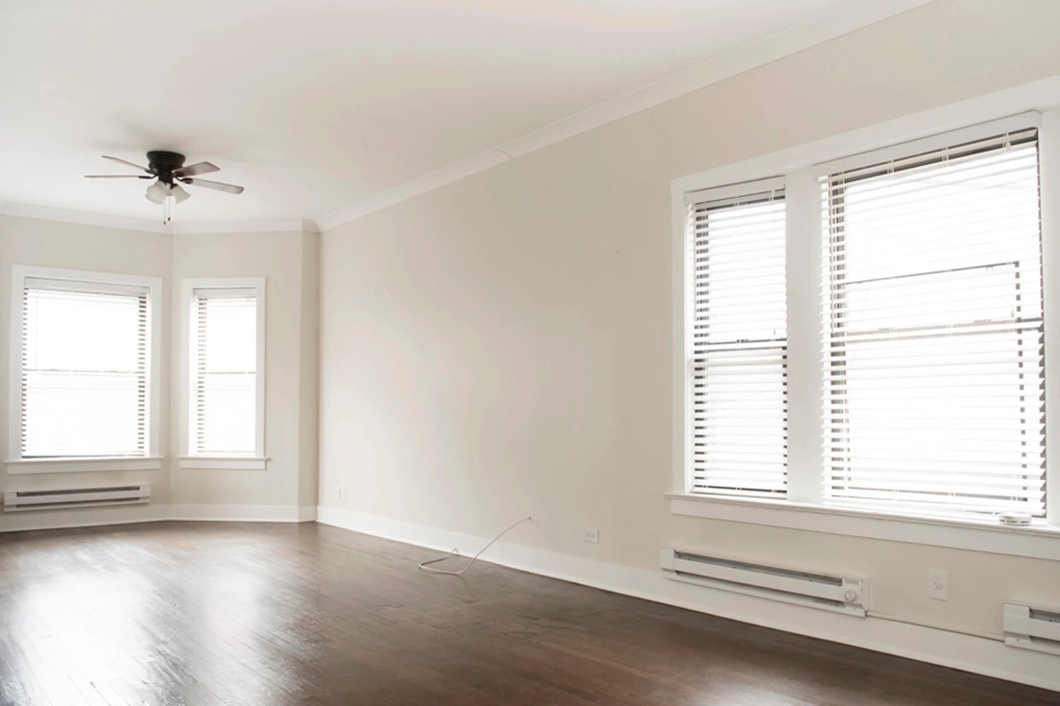 Building Photo - 917 W Waveland Ave