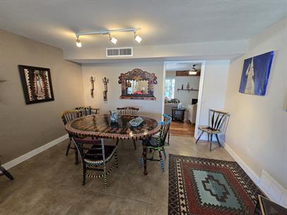 Building Photo - Beautiful EAST SIDE 4bd/2ba home with Huge Backyard!!!