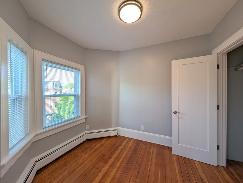 Building Photo - 356 Somerville Ave