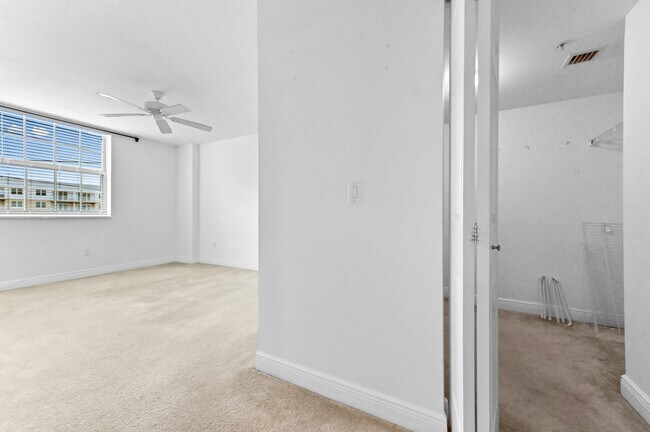 Building Photo - 610 Clematis St