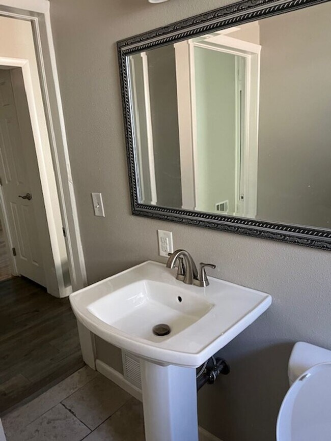 Building Photo - Old Town Updated 3 bed home with detached garage - Sign a Lease during the month of January and r...