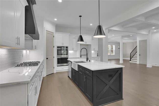 Building Photo - 6181 Shoreland Cir