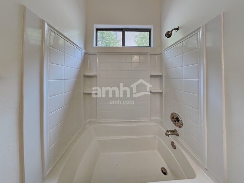 Building Photo - 12924 N Carlsbad Pl