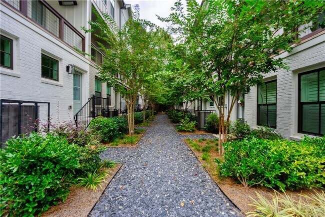 Building Photo - 305 Dilbeck Cir