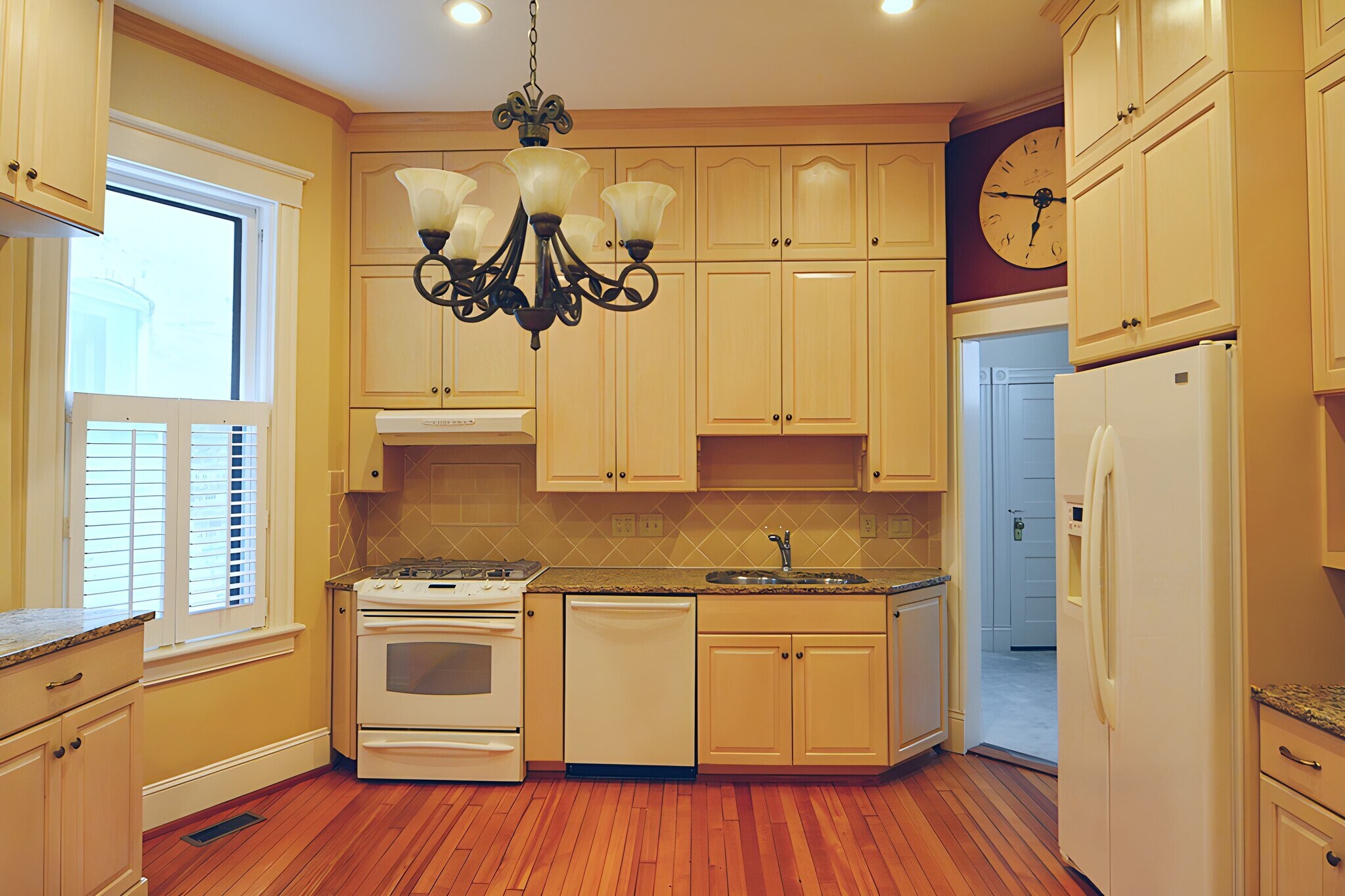 Building Photo - 2025 Grove Ave