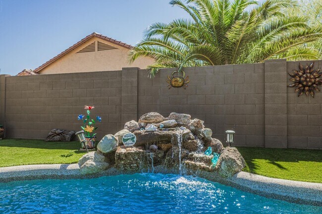 Building Photo - 17475 W Spring Ln