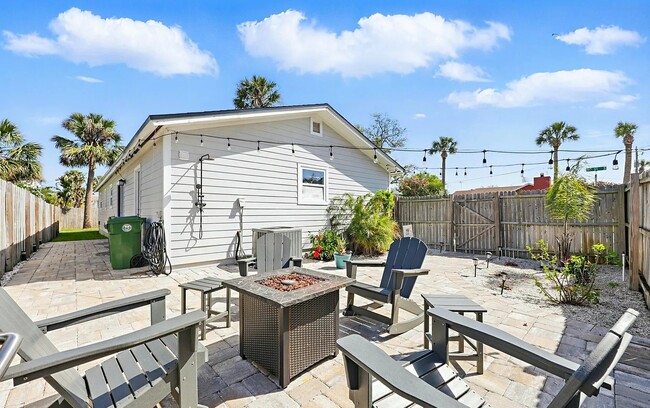 Building Photo - 816 5th St S