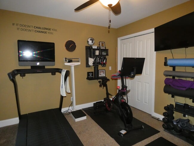 Building Photo - 627 N Edgemere Dr