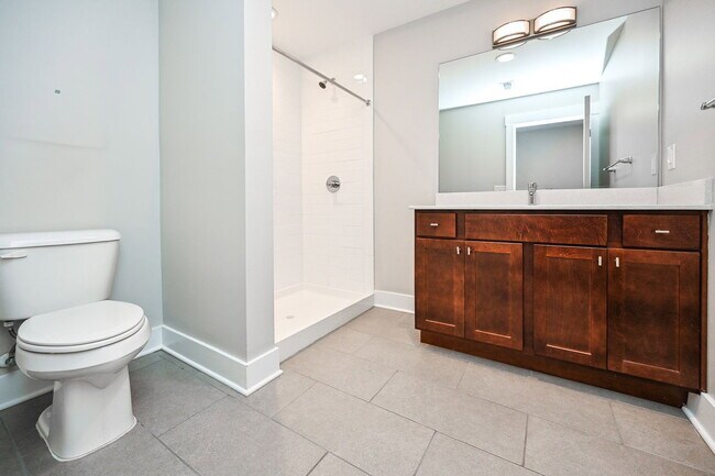 Building Photo - 515 E 12th St