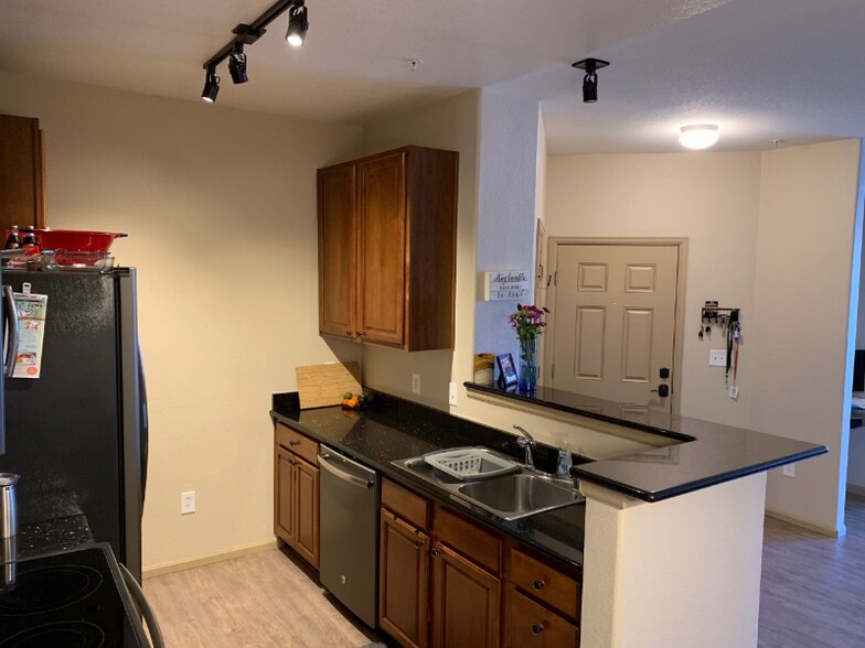 Building Photo - 2855 Blue Sky Cir