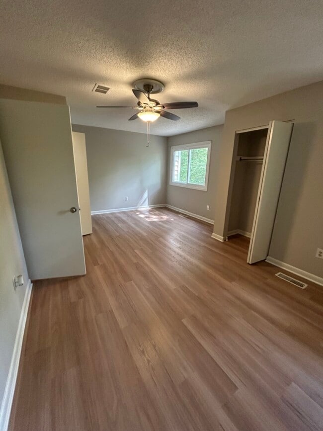 Building Photo - 1712 Early Settlers Rd