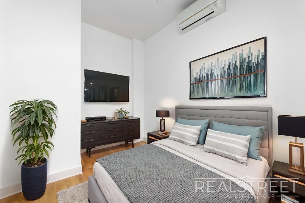 Building Photo - brand New 3 Bed 2 Bath Garden Duplex in Ri...