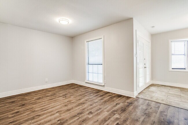 Building Photo - Beautiful 3-Bedroom Home Near Dining and Shopping with Spacious Backyard