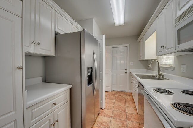 Building Photo - 2019 Hopetown Dr