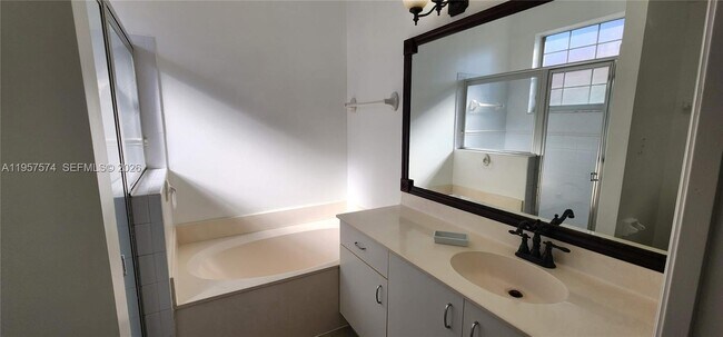 Building Photo - 7400 S Aragon Blvd