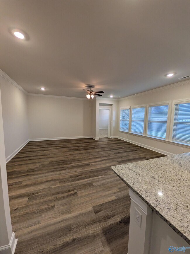 Building Photo - 336 Jackson Pt Cir