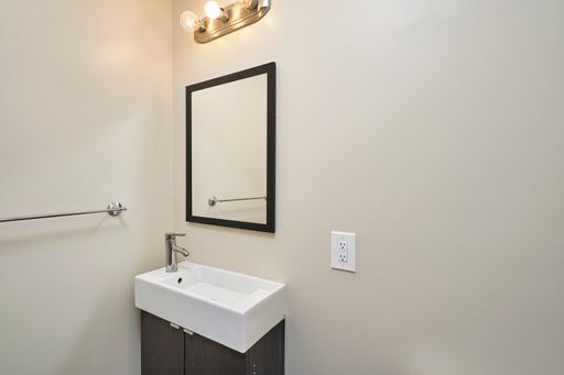 Building Photo - Renovated 5 Bedroom 2.5 Bath home