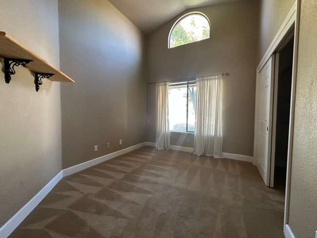 Building Photo - Beautiful 4 Bedroom Single Story For Rent in Gold River!