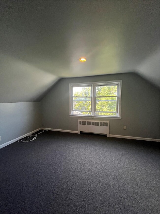 Building Photo - 437 W Park Ave