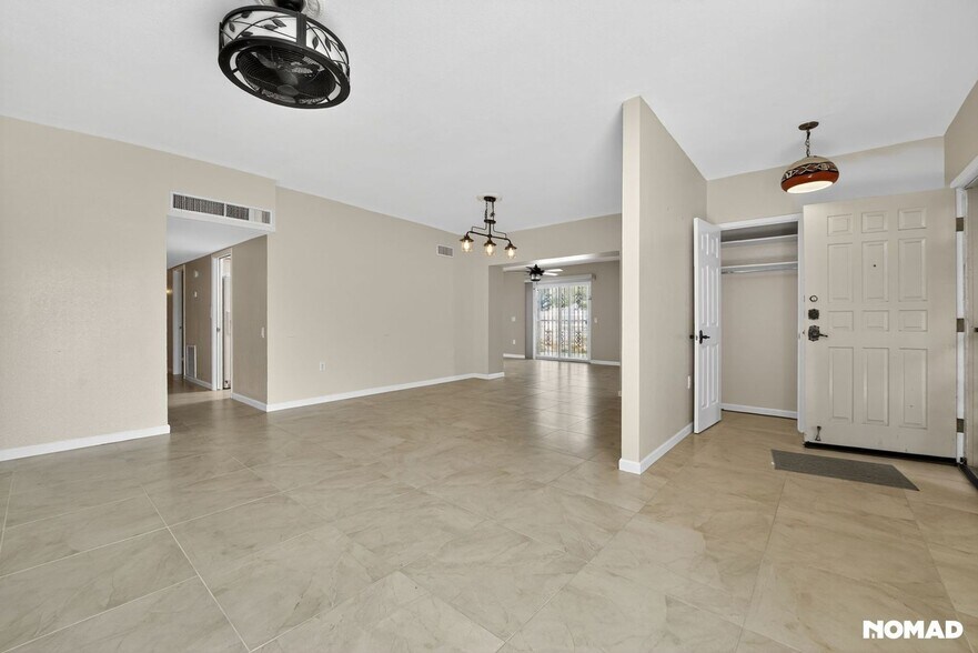 Building Photo - 768 W Calle Del Ensalmo