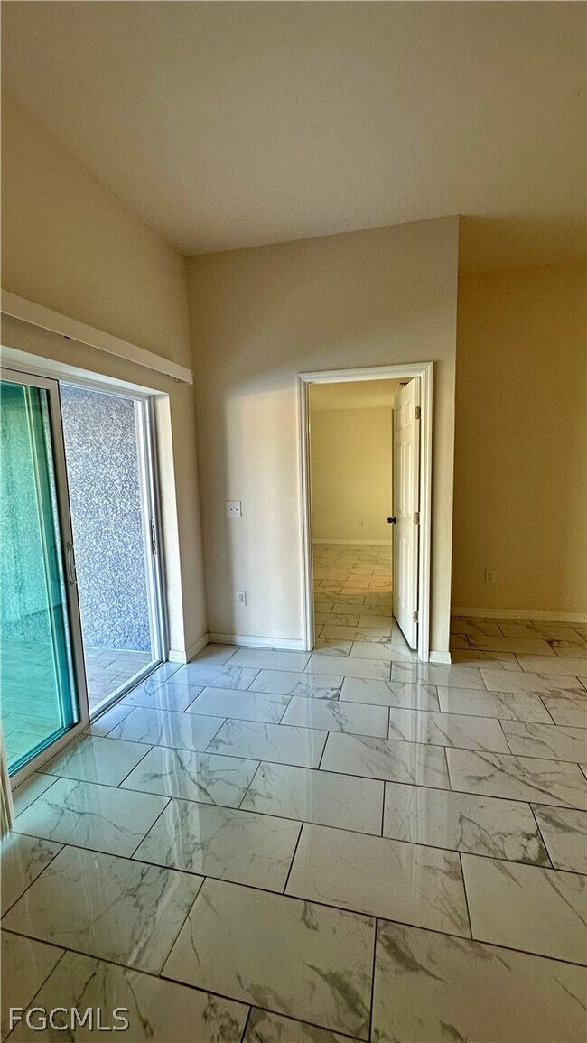 Building Photo - 3305 SW 15th Pl