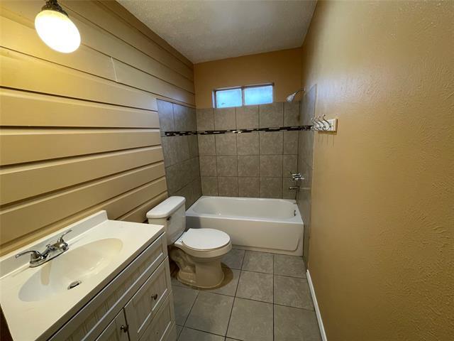 Building Photo - 608 Coolwood Ln