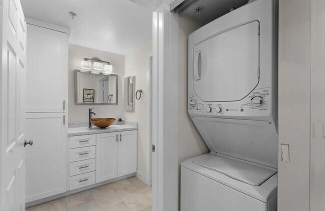 Building Photo - 18622 Caminito Cantilena