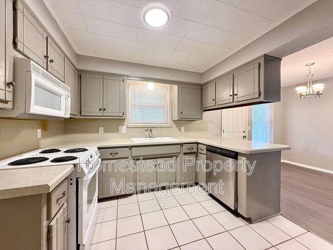 Building Photo - 10445 Dover Dr