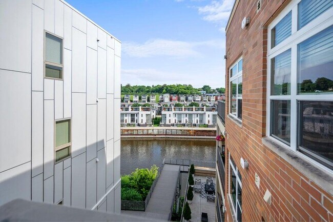 Building Photo - 1905 N Water St