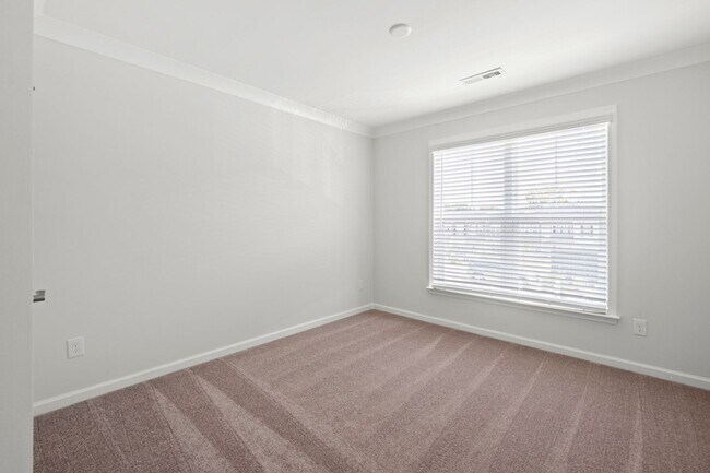 Building Photo - Like A Brand New 3 Bedroom Townhome in the...