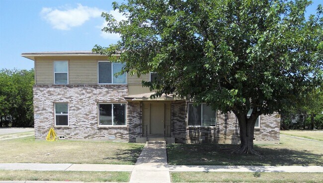 Building Photo - 803 Sissom Rd