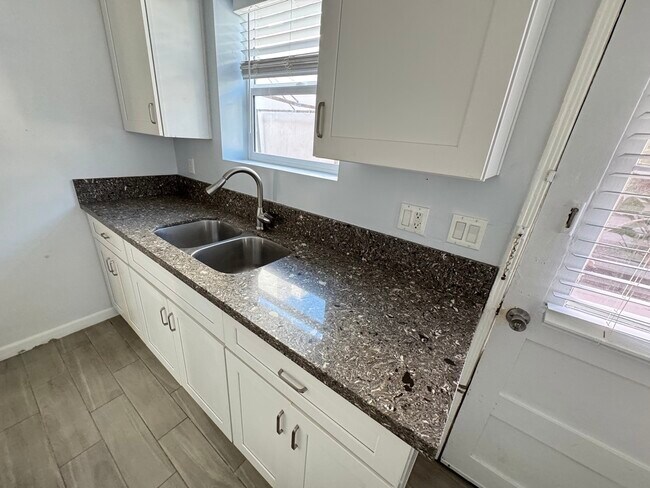 Building Photo - 9217 Alcott St