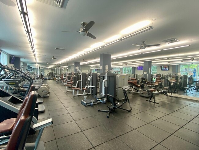 Building Photo - 2000 N Bayshore Dr