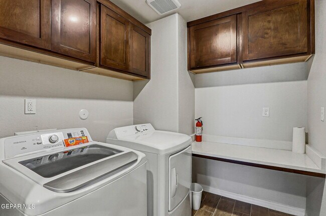 Building Photo - 7509 Enchanted Pk Dr