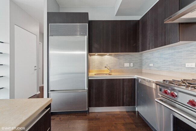 Building Photo - 600 N Fairbanks Ct