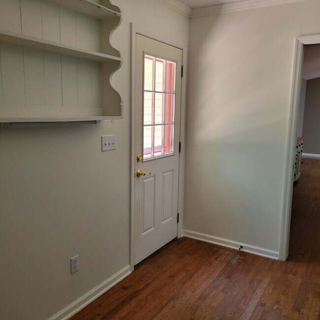 Building Photo - 110 Hilton Ln