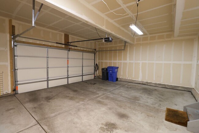 Building Photo - Beautiful Updated Town Home in Fort Collins