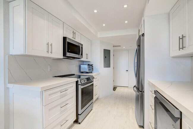 Building Photo - 4301 N Ocean Blvd