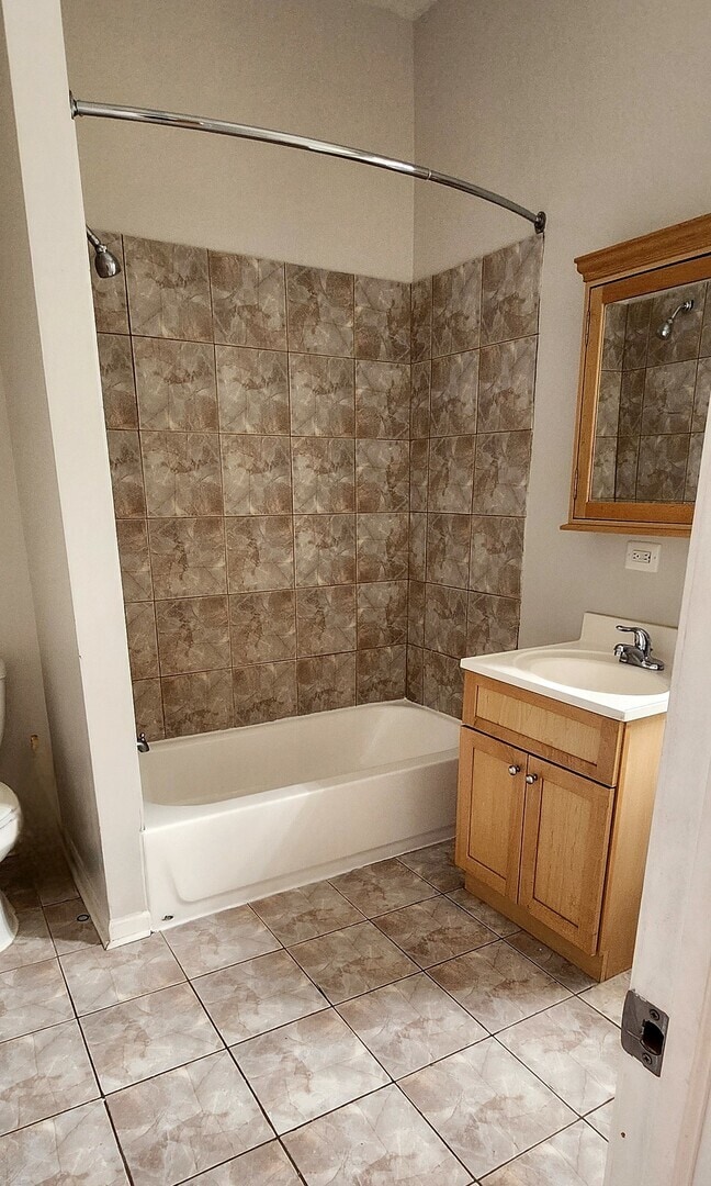 Building Photo - 4609 S Vincennes Ave