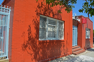 Building Photo - Daisy Apartments