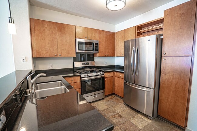 Building Photo - COMING SOON! 1 Bedroom Condo for Rent in the Madisons!