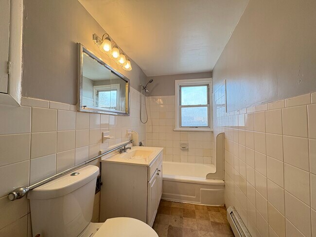 Unit 3 - 125 Audubon Ave