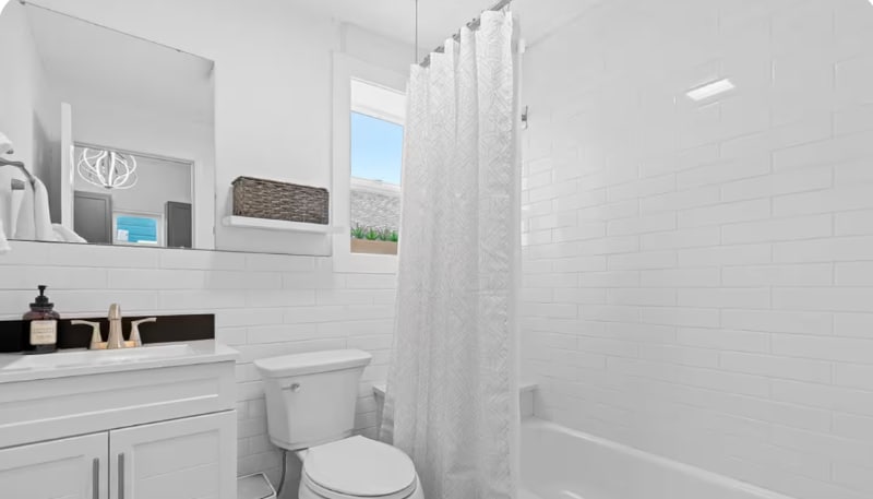 Building Photo - 772 W 300 N