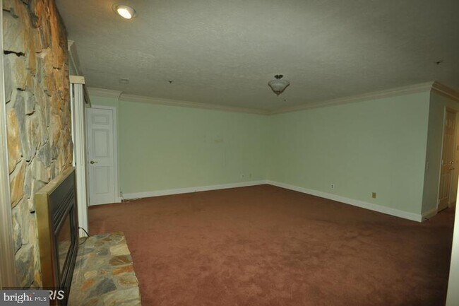 Building Photo - 10003 Sterling Terrace