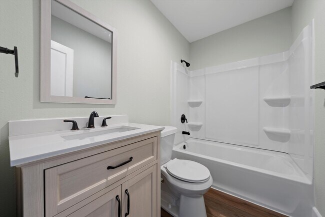 Building Photo - 1511 Maple Ave