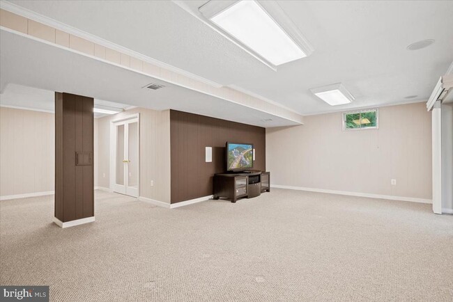 Building Photo - 11811 Dinwiddie Dr