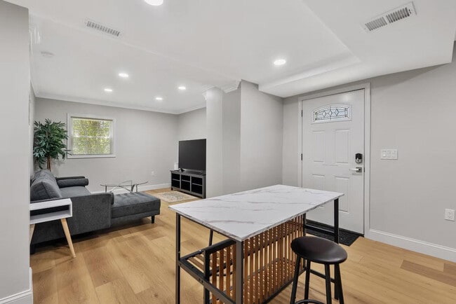 Building Photo - 3810 Nicholson St