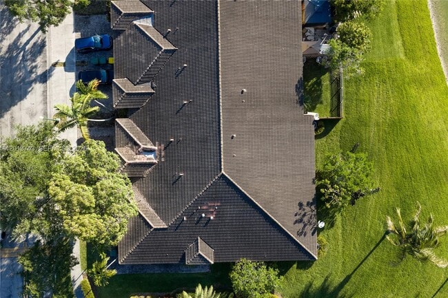 Building Photo - 3393 NE 11th Dr